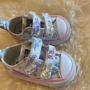 ADORABLE Unicorn Converse- infant size 3